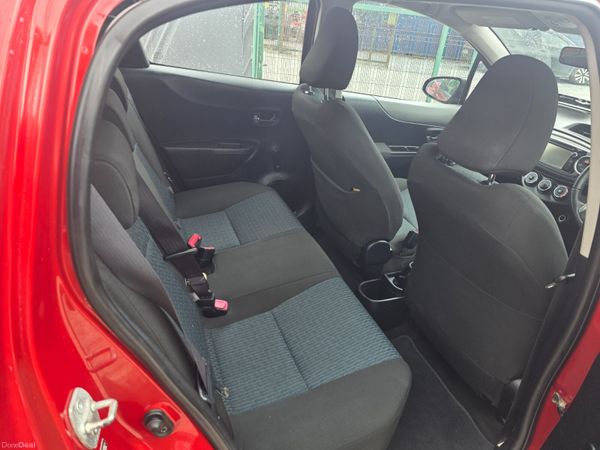 Toyota Yaris 2013 390552114