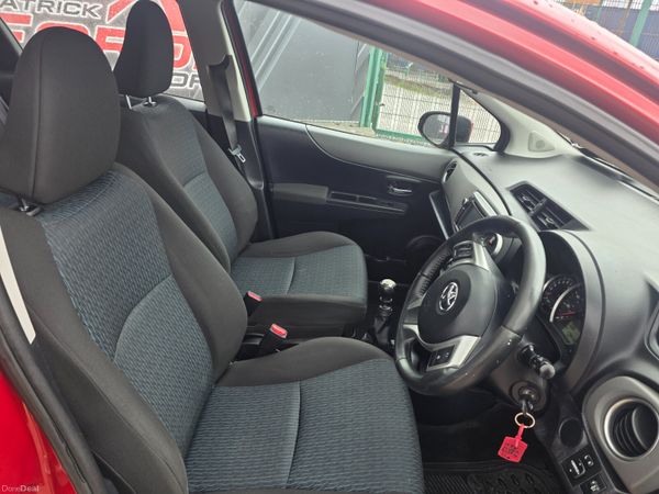 Toyota Yaris 2013 390552116