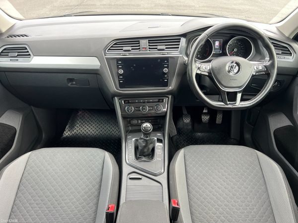 2017 (172) Volkswagen Tiguan SE 2.0 TDI BMT 390557962