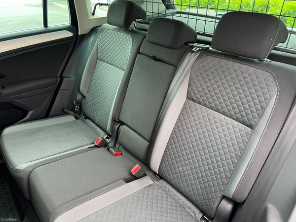 2017 (172) Volkswagen Tiguan SE 2.0 TDI BMT 390557964