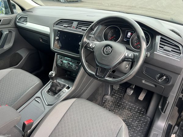 2017 (172) Volkswagen Tiguan SE 2.0 TDI BMT 390557966