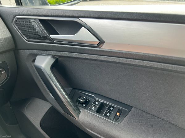 2017 (172) Volkswagen Tiguan SE 2.0 TDI BMT 390557974