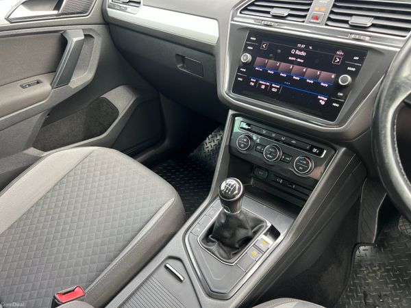 2017 (172) Volkswagen Tiguan SE 2.0 TDI BMT 390557976