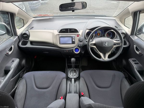 11 Honda Fit  HYBRID 390662344
