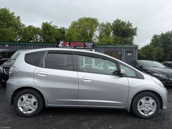 11 Honda Fit  HYBRID 390662332