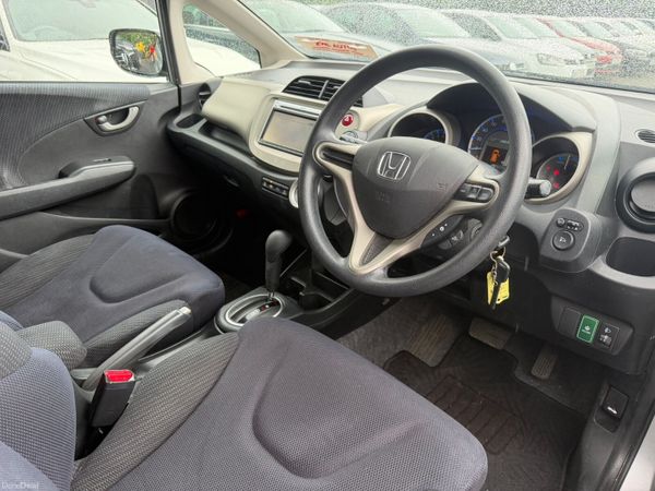 11 Honda Fit  HYBRID 390662334