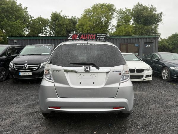 11 Honda Fit  HYBRID 390662336