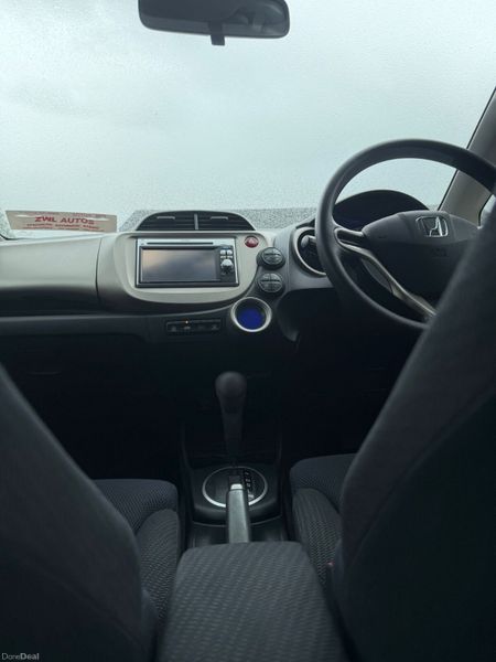 11 Honda Fit  HYBRID 390662338