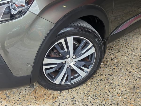 2017 Peugeot 3008 GT Line, 2 of 28