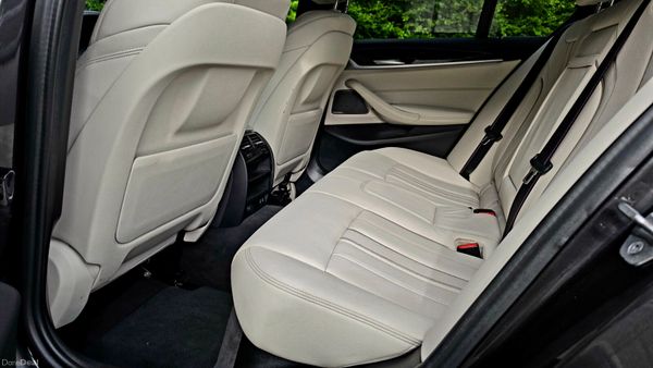🔥2020 BMW 530e M-sport LCI Automatic Petrol plug 390625816