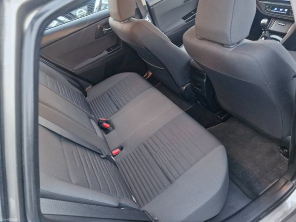 Toyota Auris 2017 390630926