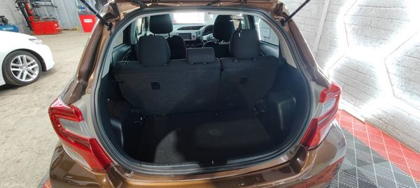 142 Toyota Yaris/ Vitz 1.3 Petrol Automatic 390633494