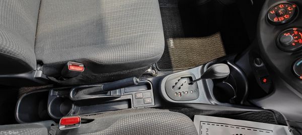 142 Toyota Yaris/ Vitz 1.3 Petrol Automatic 390633514