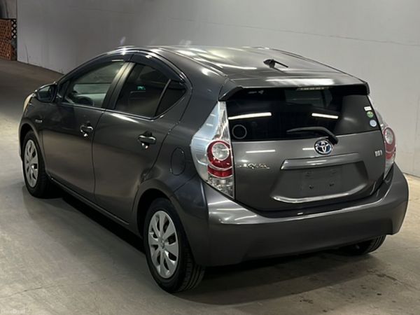 Toyota Aqua Hybrid Automatic 390638128