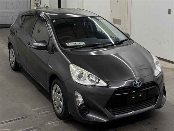 Toyota Aqua Hybrid Automatic 390638334