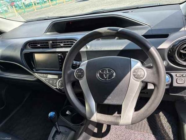 Toyota Aqua Hybrid Automatic 390638412