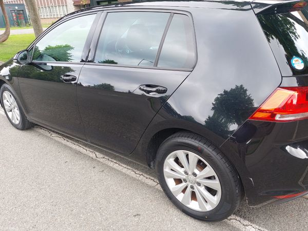 2016 - VW  GOLF- Automatic -Like New 390714690