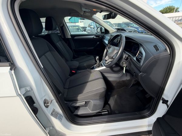 222 Volkswagen T-Roc 1.0 LIFE - LOW KM - 390847690