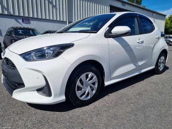 Toyota Yaris Hybrid  2020 390870348