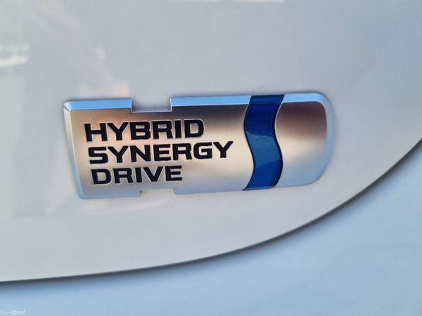 Toyota Yaris Hybrid  2020 390870362