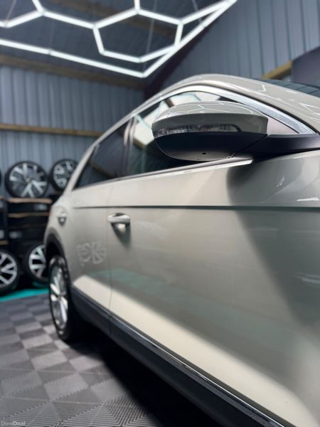 2023(232) Volkswagen T-Roc 1.5 Petrol - Automatic 390824682
