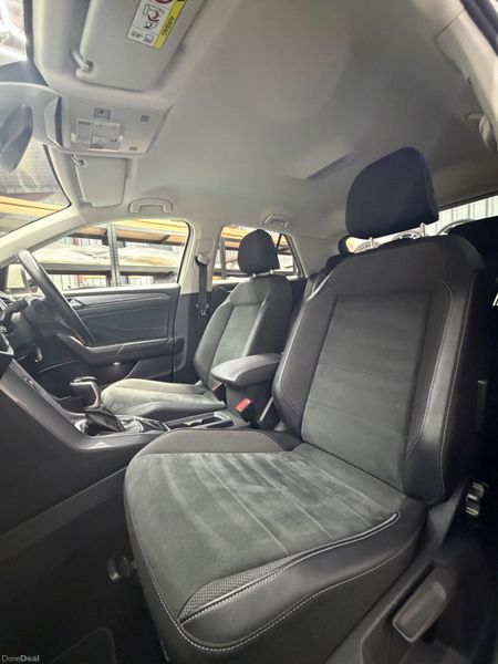 2023(232) Volkswagen T-Roc 1.5 Petrol - Automatic 390824704