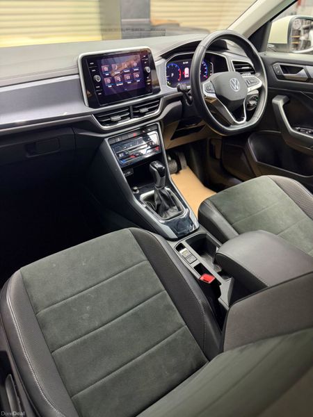 2023(232) Volkswagen T-Roc 1.5 Petrol - Automatic 390824706