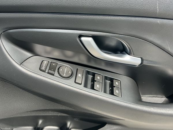 2018 HYUNDAI i30 1.4 PETROL LOW KMS SPOTLESS 391089608