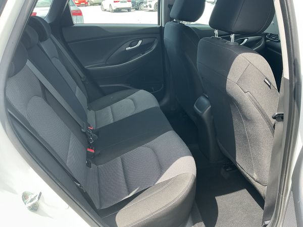 2018 HYUNDAI i30 1.4 PETROL LOW KMS SPOTLESS 391089614