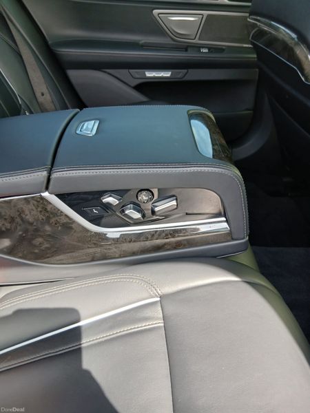 BMW 7-Series 2016 391007492