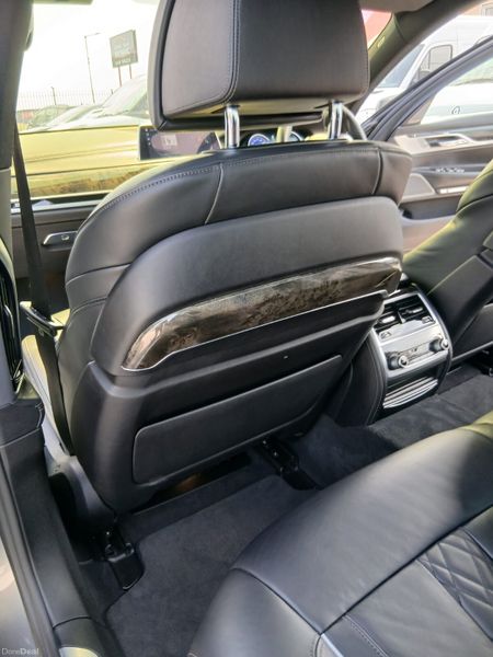 BMW 7-Series 2016 391007588