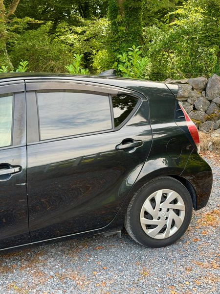 Toyota Aqua | 2015 | 64,000 KM | Auto | Hybrid 391018800