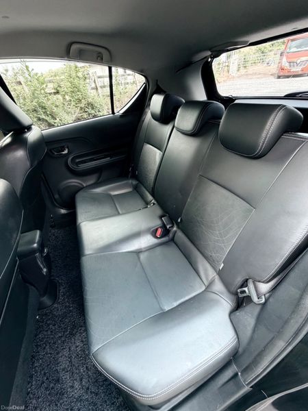Toyota Aqua | 2015 | 64,000 KM | Auto | Hybrid 391018816