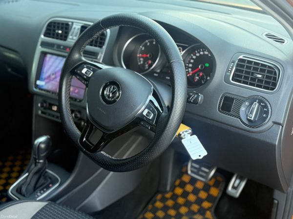 2015 Volkswagen Polo Cross Automatic 391181728