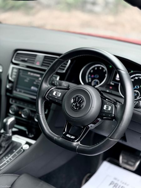 Volkswagen Golf R | 2017 |13,000 KM | 4 MOT AWD | 391100084