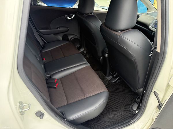 2013 Honda Fit Hybrid Automatic 391130358