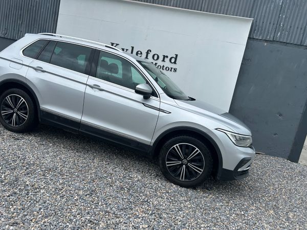 Volkswagen Tiguan 2021 391242162