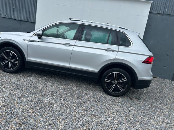 Volkswagen Tiguan 2021 391242172