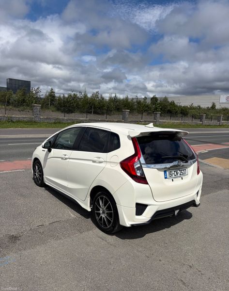 2015 Honda Fit 1.5 Hybrid Auto 391217820