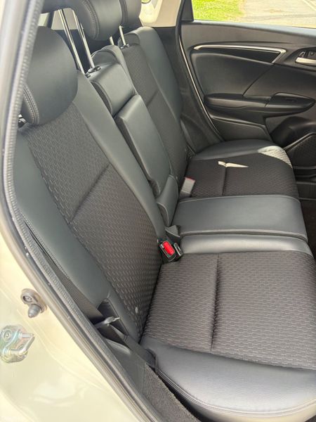 2015 Honda Fit 1.5 Hybrid Auto 391217838