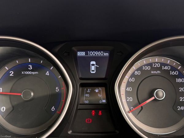 Hyundai i30 DELUXE 391379476
