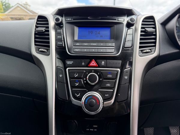 Hyundai i30 DELUXE 391379478
