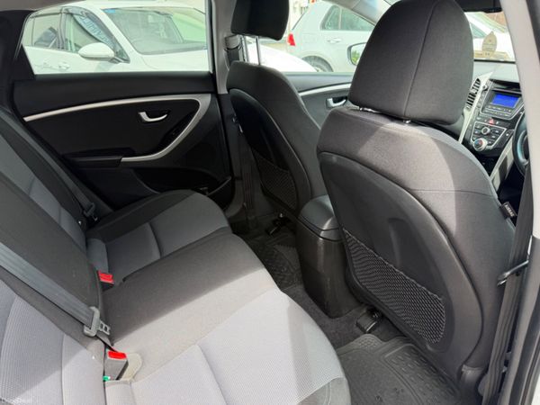 Hyundai i30 DELUXE 391379484