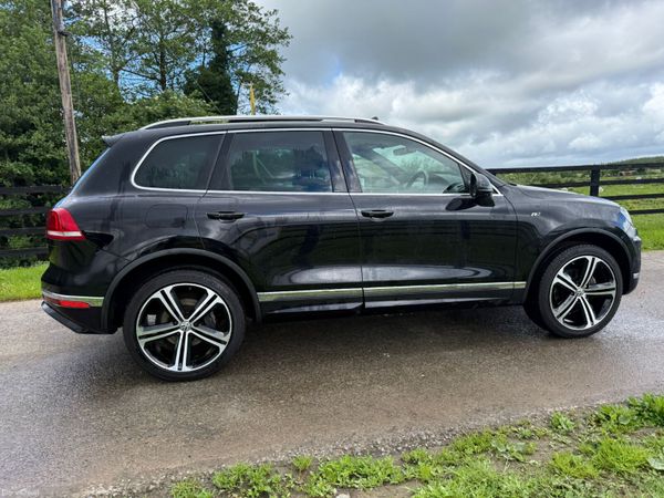 Deposit taken****2018 Volkswagen Touareg R-Line 391393326