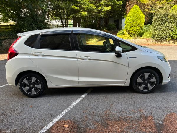 Honda Fit 2018  Automatic Hybrid 391437184