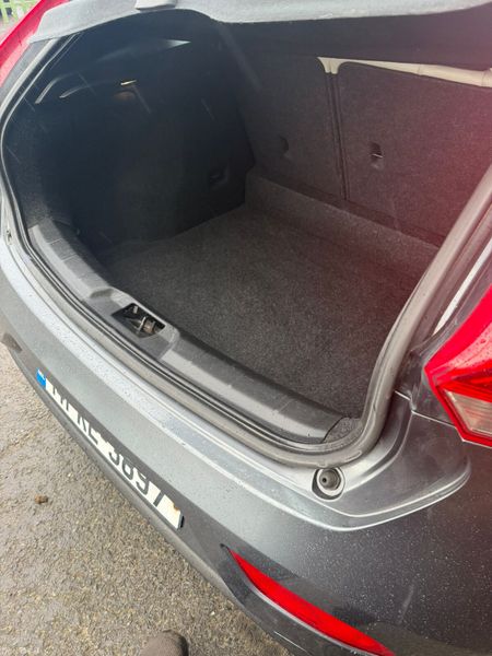 Volvo V40 2014 1.6D *** NEEDS BODYWORK *** 391585706