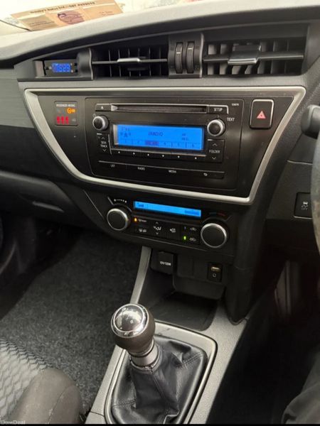 Toyota Auris 2015 391503244