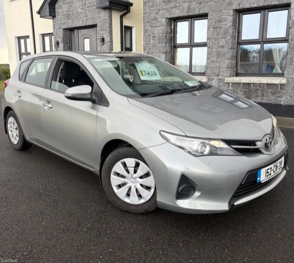 Toyota Auris 2015 391503234