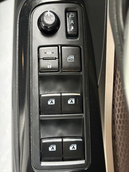 2017 Toyota C-HR 1.8 Hybrid Auto, Top Specs 391535108