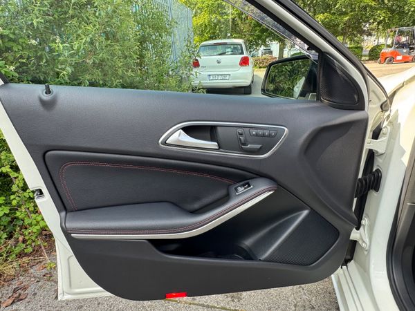 Mercedes A180 AMG SPORT 391698908